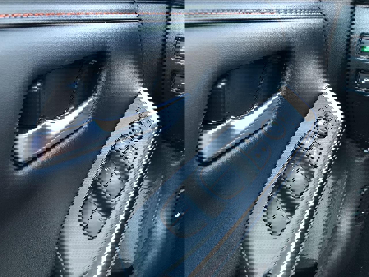 New 2025 Nissan Sentra SR w/ Midnight Edition image 21