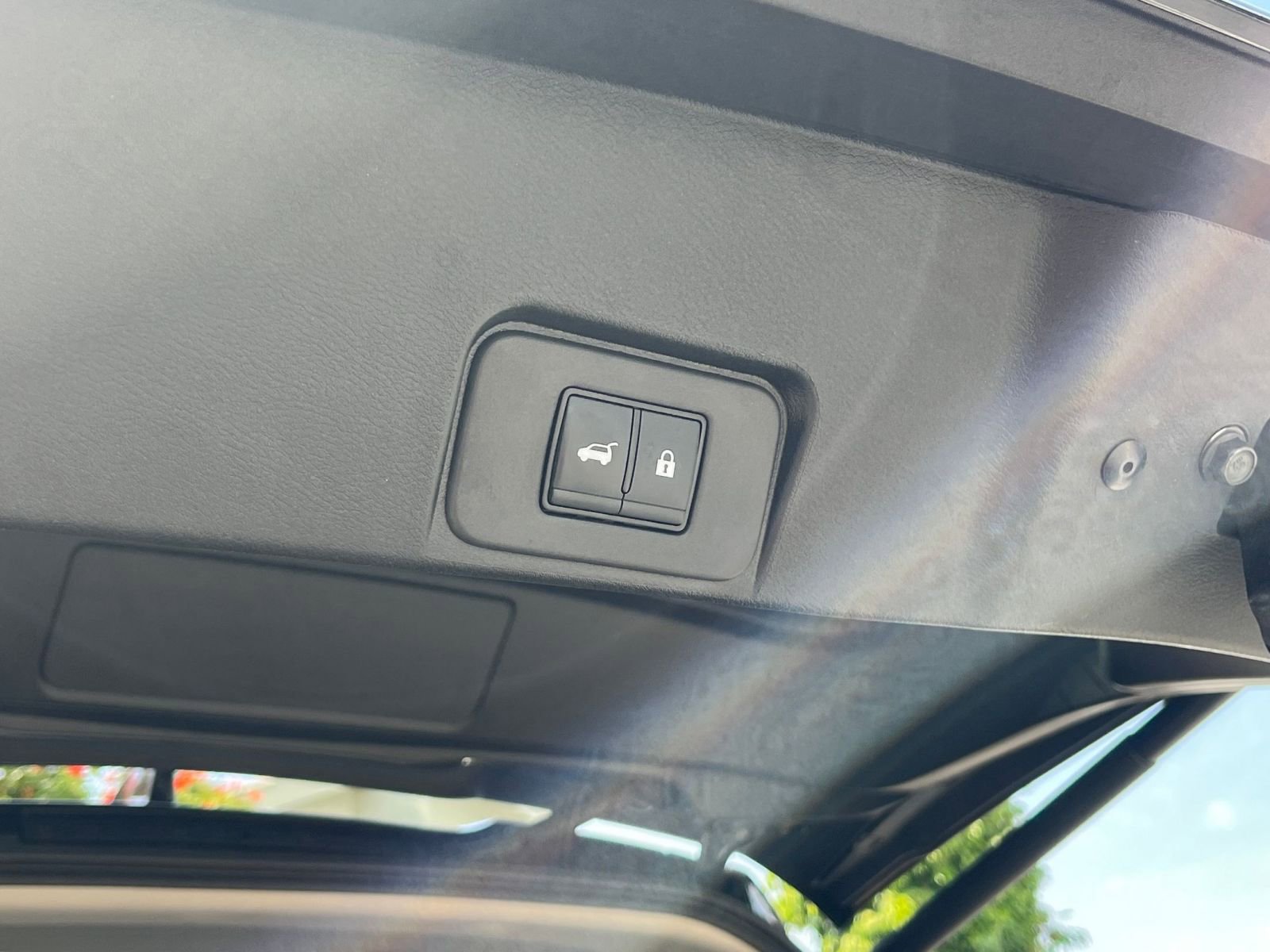 Used 2025 Nissan Rogue SV FWD image 23