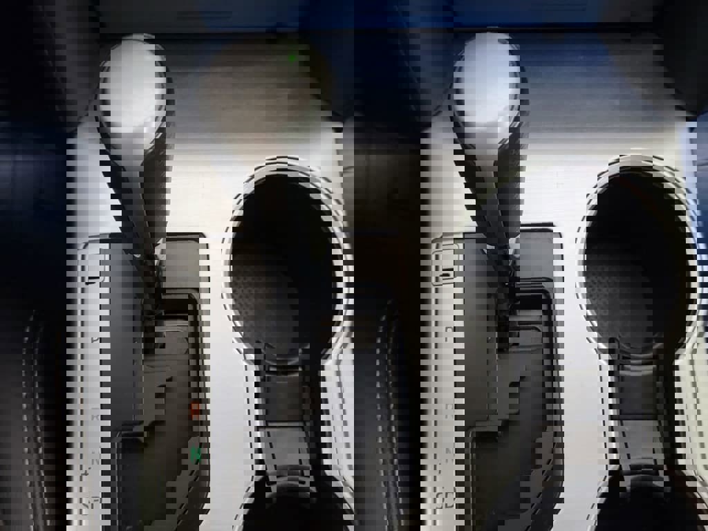 Used 2014 Toyota Camry SE FWD image 18