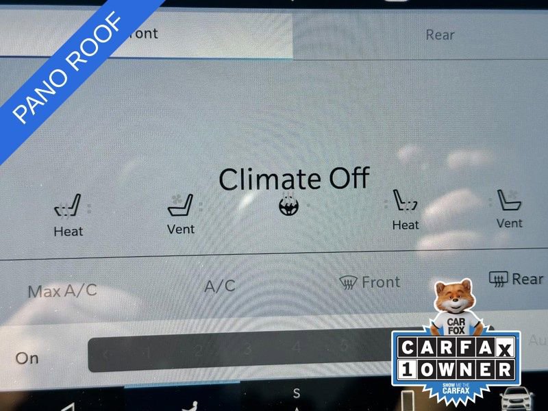 Used 2025 Chrysler Pacifica Limited image 25