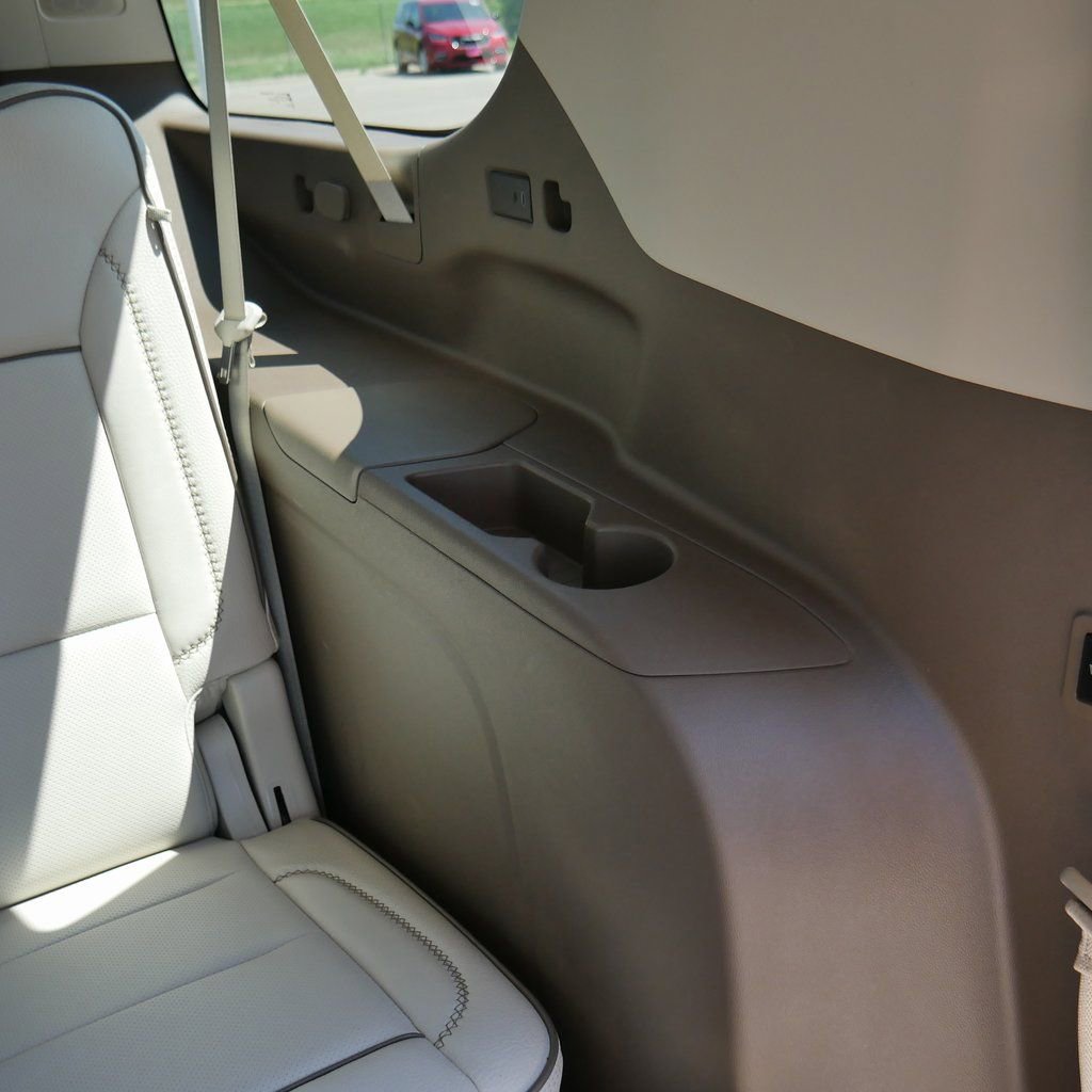 Used 2023 GMC Yukon XL Denali image 31