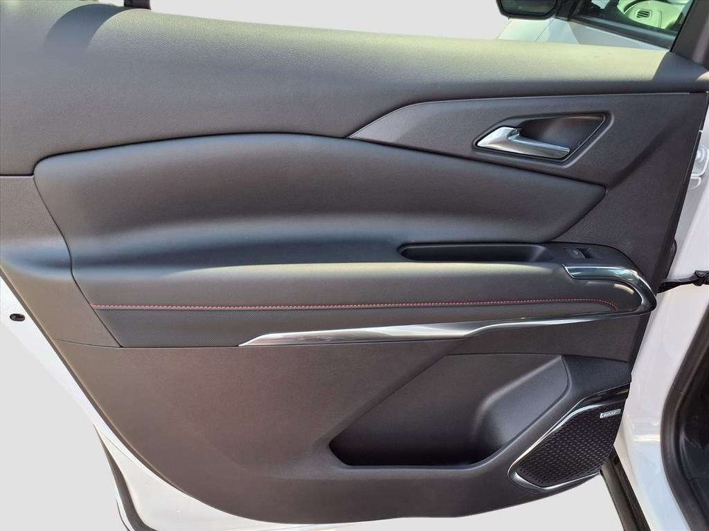 Used 2024 Chevrolet Traverse RS image 10