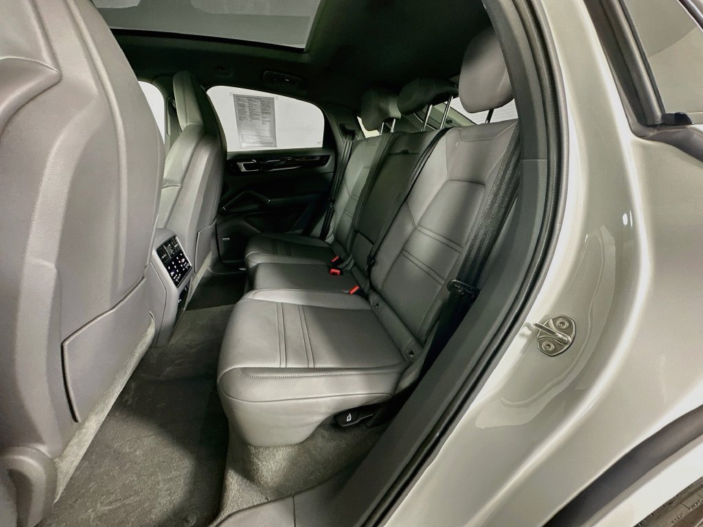 Used 2022 Porsche Cayenne S AWD/4WD image 25