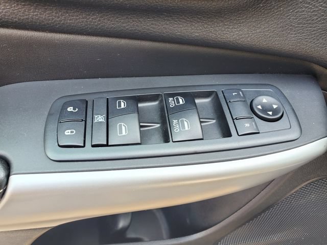 Used 2018 Jeep Cherokee Latitude Plus w/ Comfort/Convenience Group AWD/4WD image 18