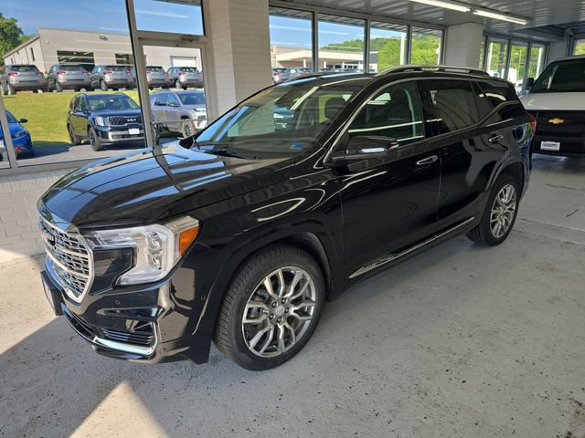 Used 2023 GMC Terrain Denali w/ Denali Premium Package AWD/4WD image 2