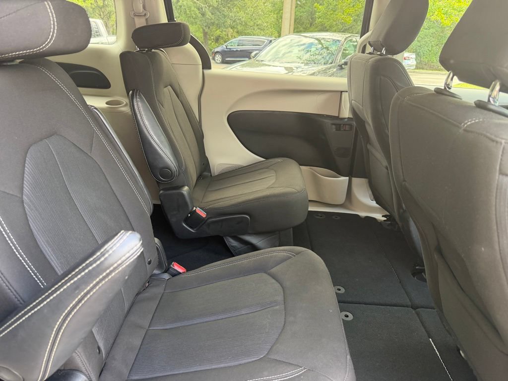 Used 2023 Chrysler Voyager LX FWD image 8