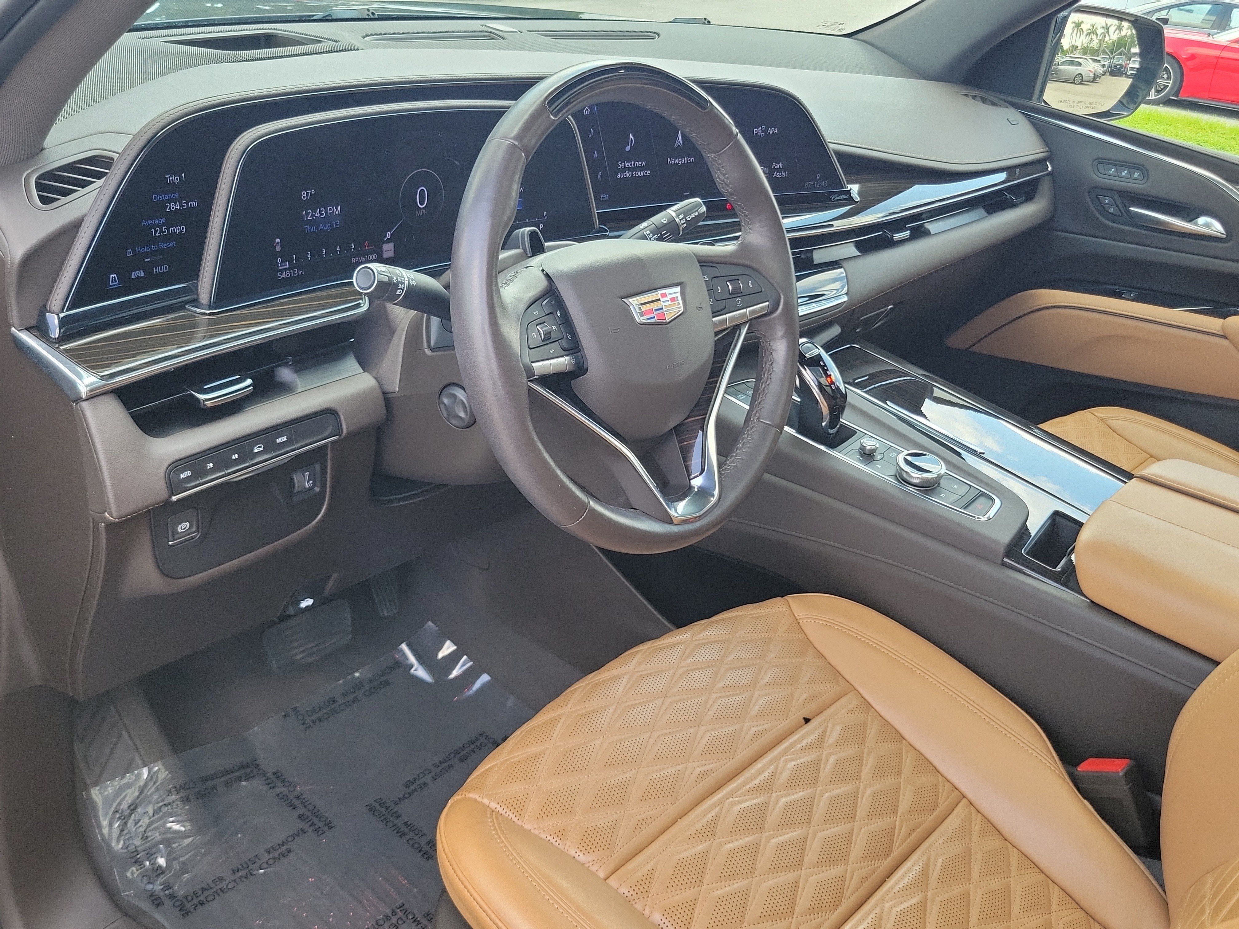 Used 2023 Cadillac Escalade Premium Luxury w/ LPO, Radiant Package AWD/4WD image 9