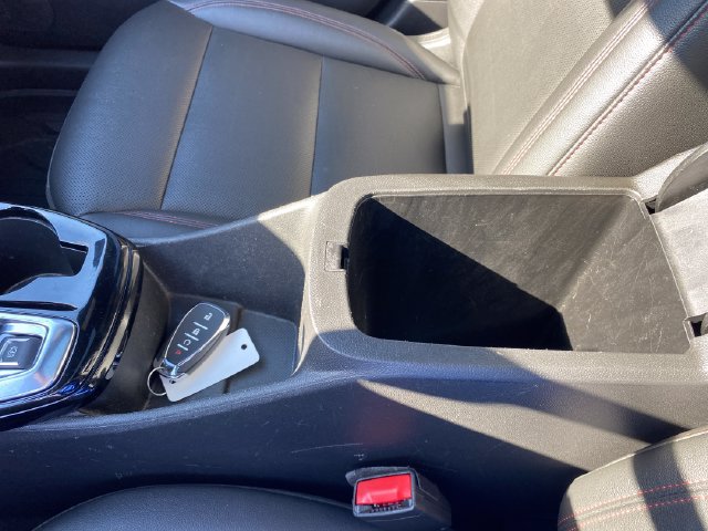 Certified 2025 Chevrolet Trax RS w/ Sunroof Package FWD image 15