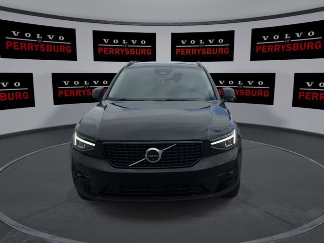 Used 2023 Volvo XC40 B5 Plus w/ Driver Assist Package image 3