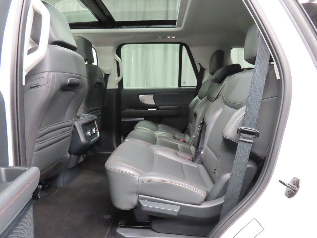 Used 2025 Ford Expedition Active AWD/4WD image 11