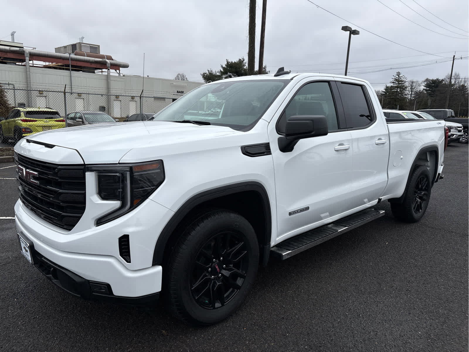 Used 2023 GMC Sierra 1500 Elevation image 3