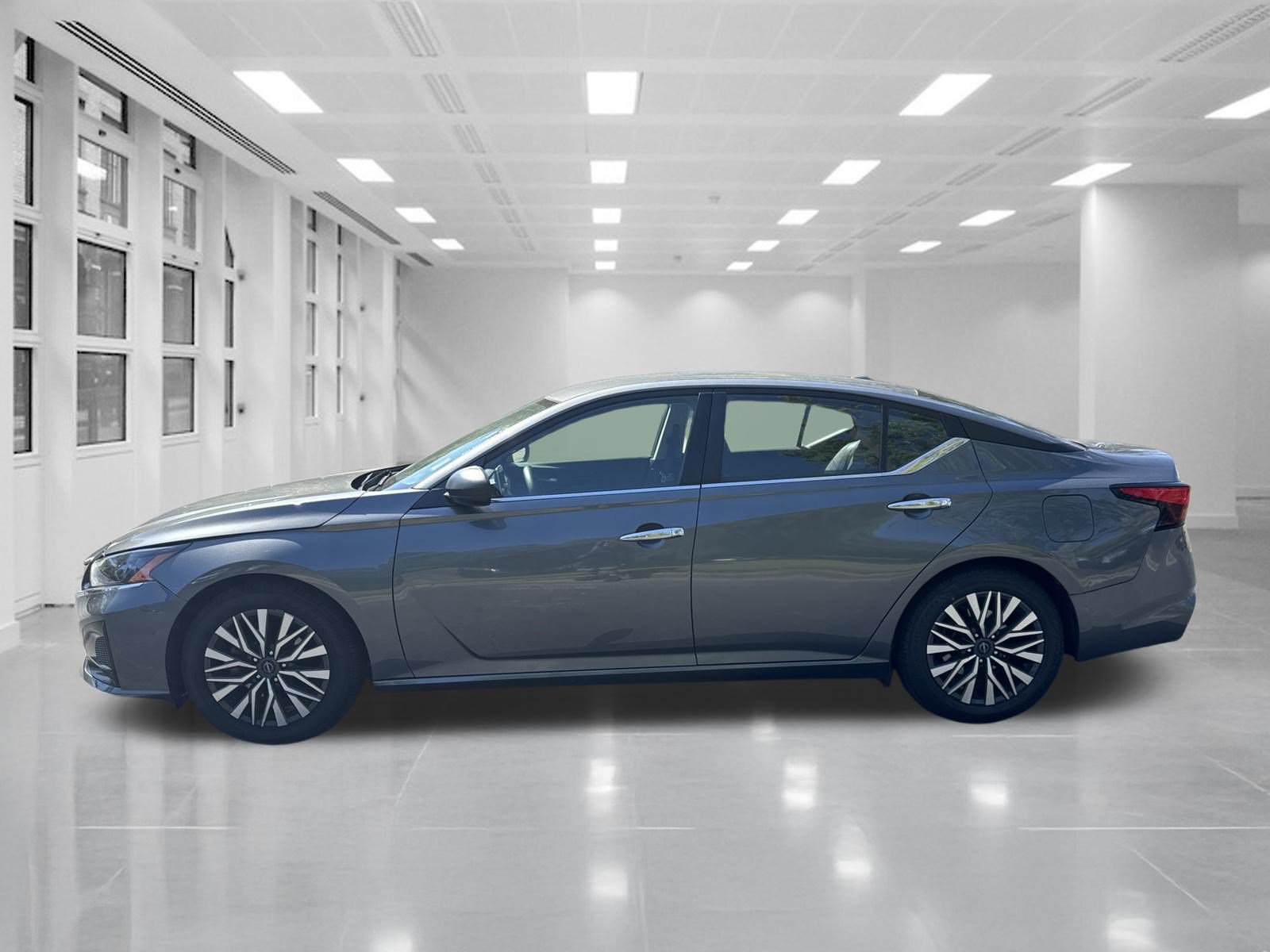 Used 2024 Nissan Altima 2.5 SV FWD image 5