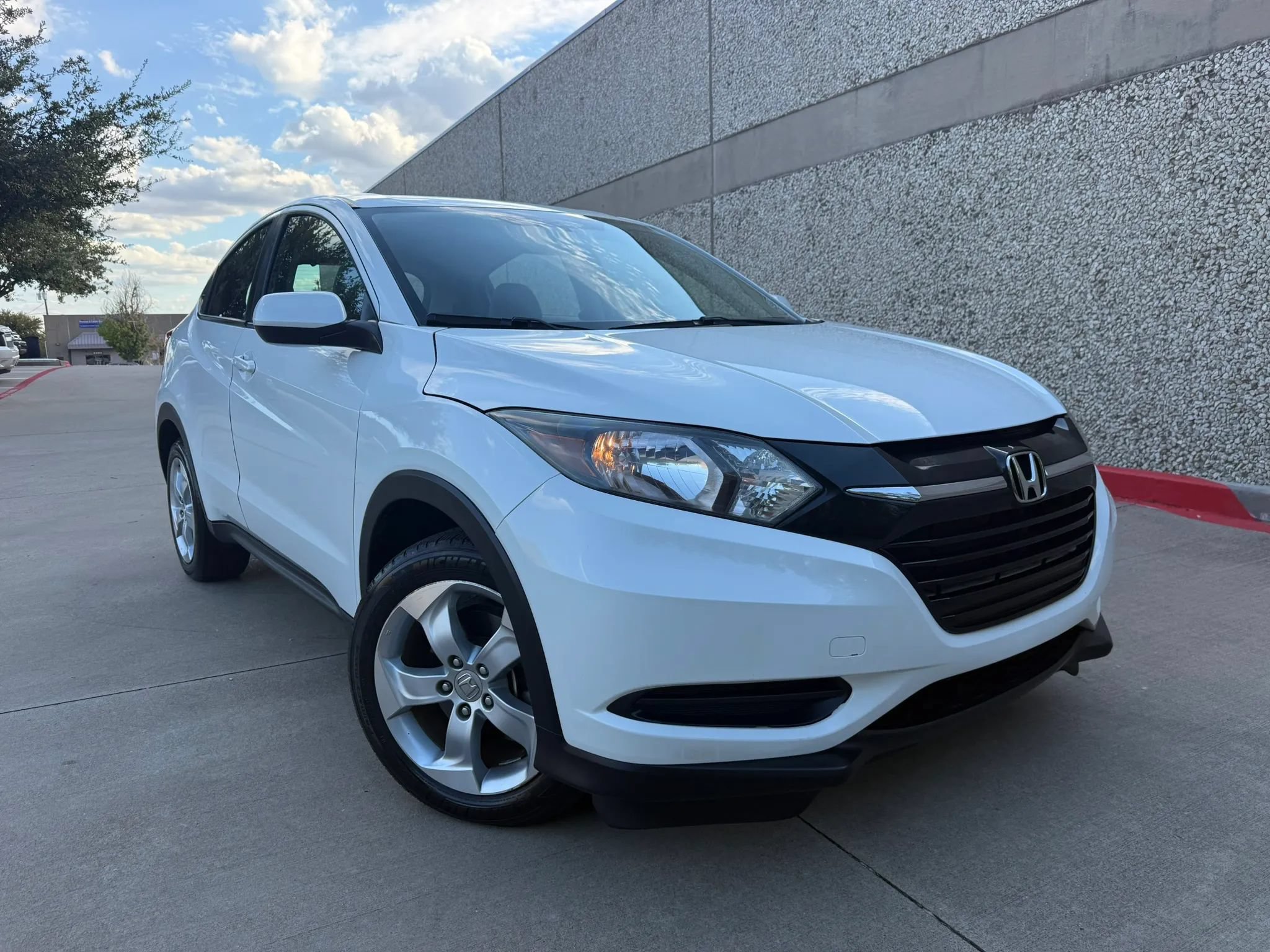 Used 2016 Honda HR-V LX image 7