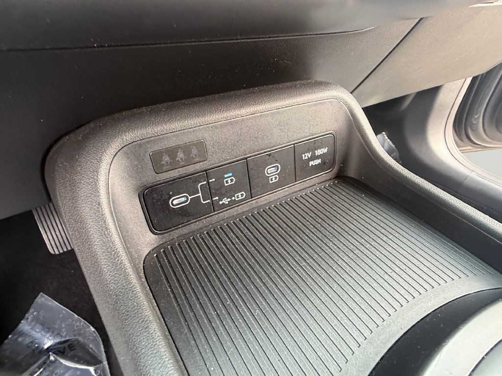 Used 2025 Hyundai Kona SEL FWD image 19