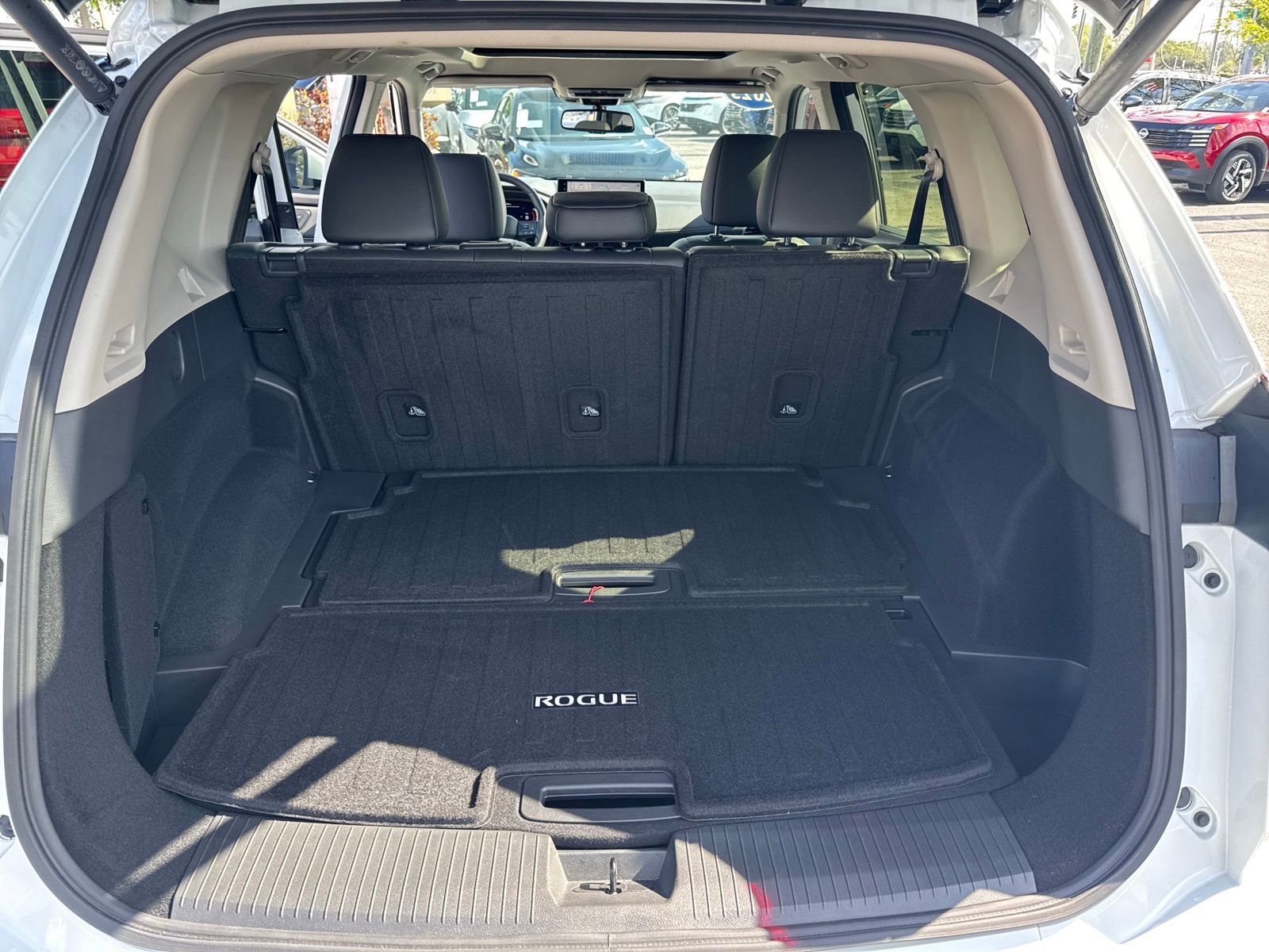 Certified 2025 Nissan Rogue SL w/ SL Premium Package image 30