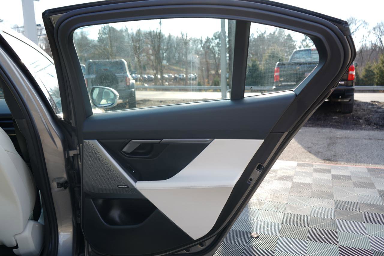 Used 2024 BMW 530i xDrive 530i xDrive Sedan w/ Convenience Package image 54