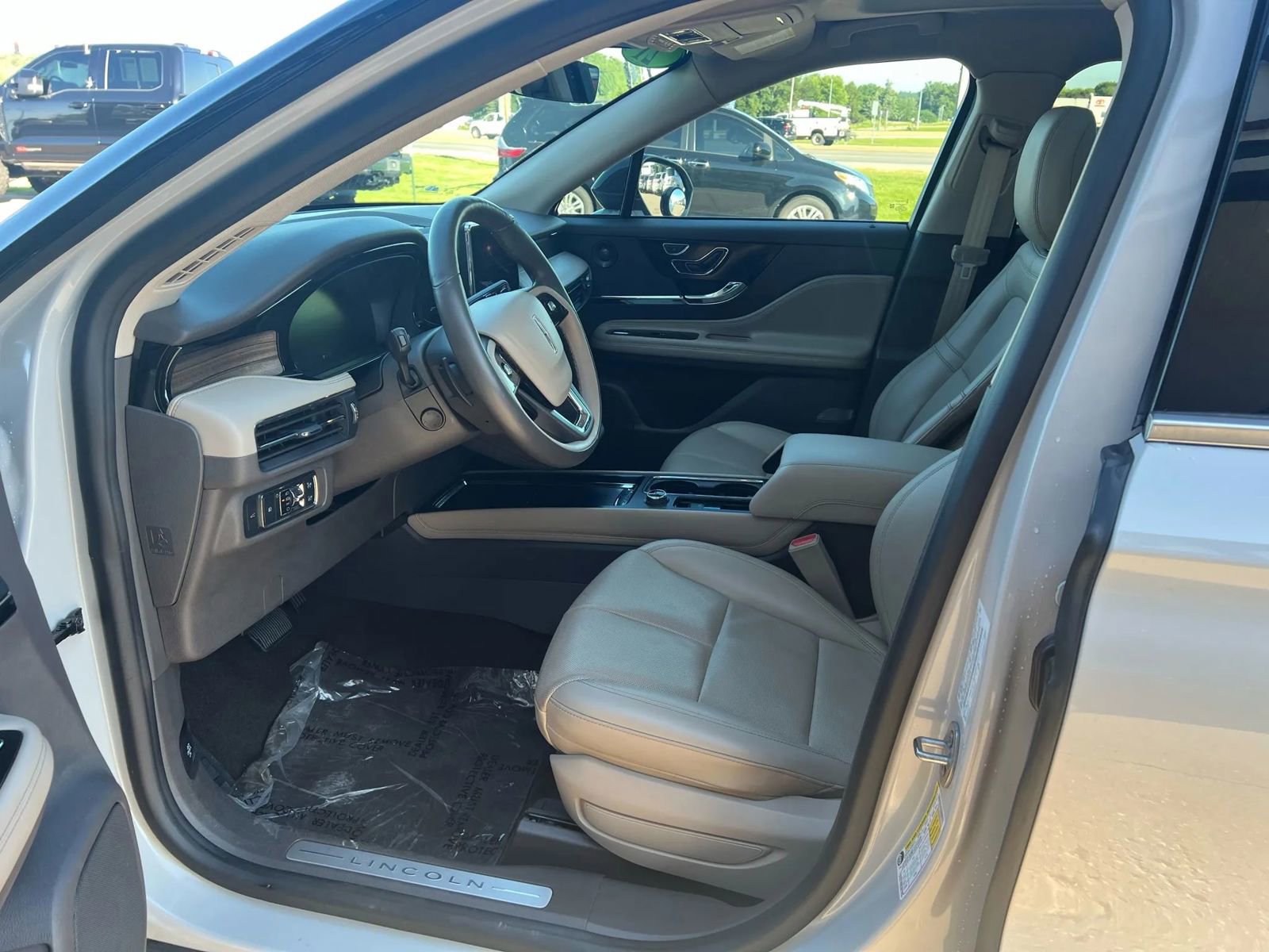 Used 2021 Lincoln Corsair Reserve w/ Equipment Group 201A image 13