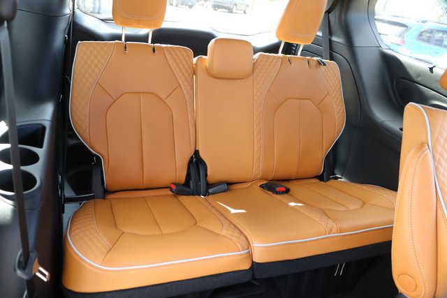 New 2023 Chrysler Pacifica Pinnacle FWD image 39