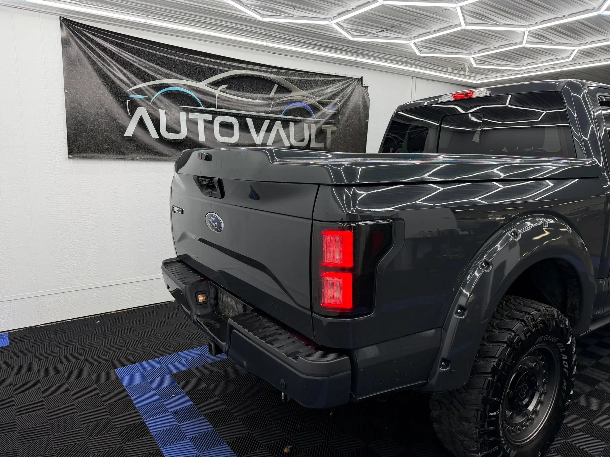 Used 2016 Ford F150 XLT w/ Equipment Group 302A Luxury AWD/4WD image 3
