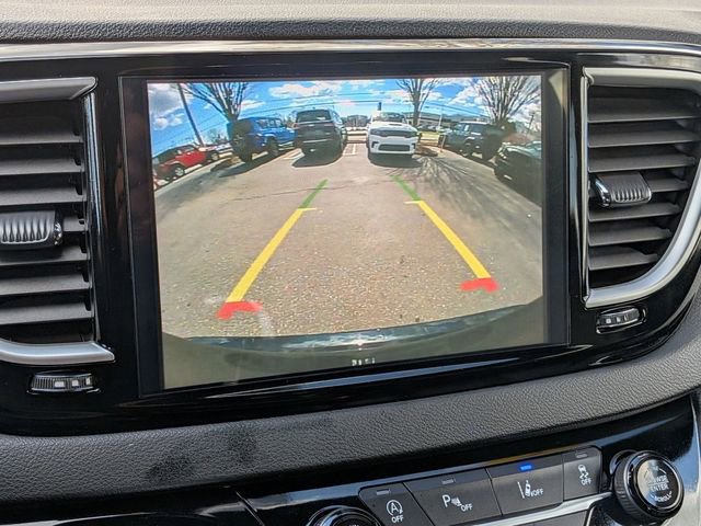 Used 2025 Chrysler Pacifica Select image 28