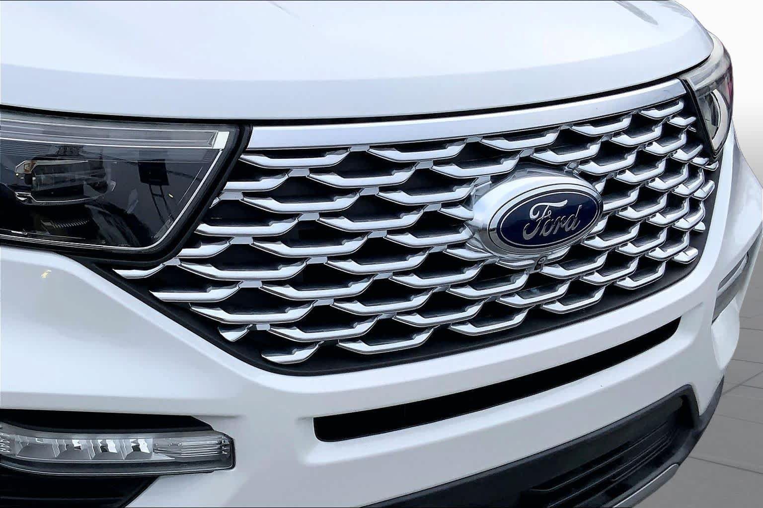Used 2020 Ford Explorer Platinum w/ Premium Technology Package AWD/4WD image 27