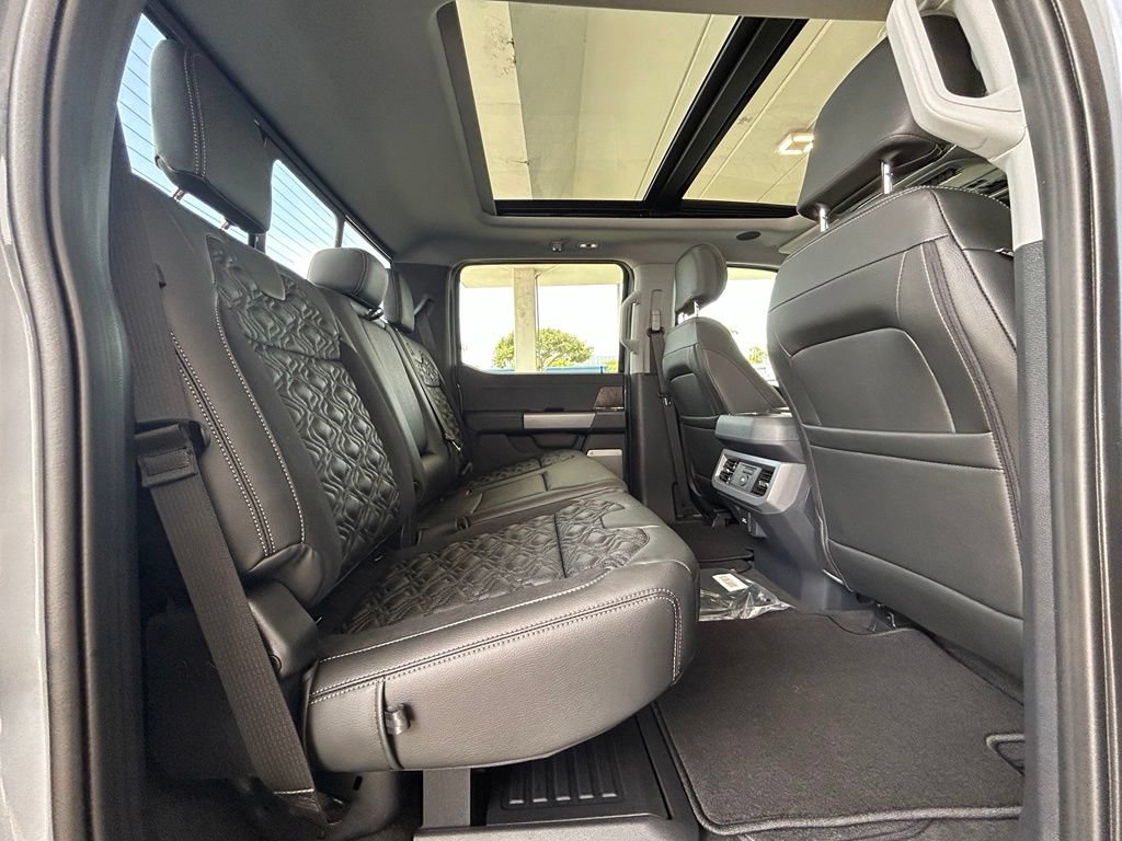 New 2026 Ford F250 Lariat w/ Black Appearance Package AWD/4WD image 32