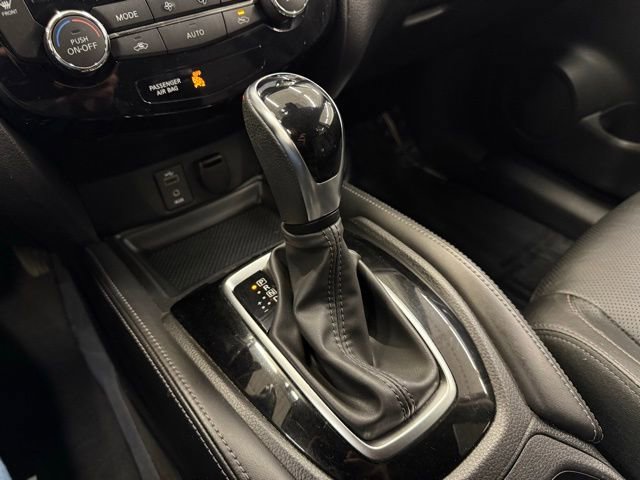 Used 2017 Nissan Rogue SL w/ SL Premium Package image 16