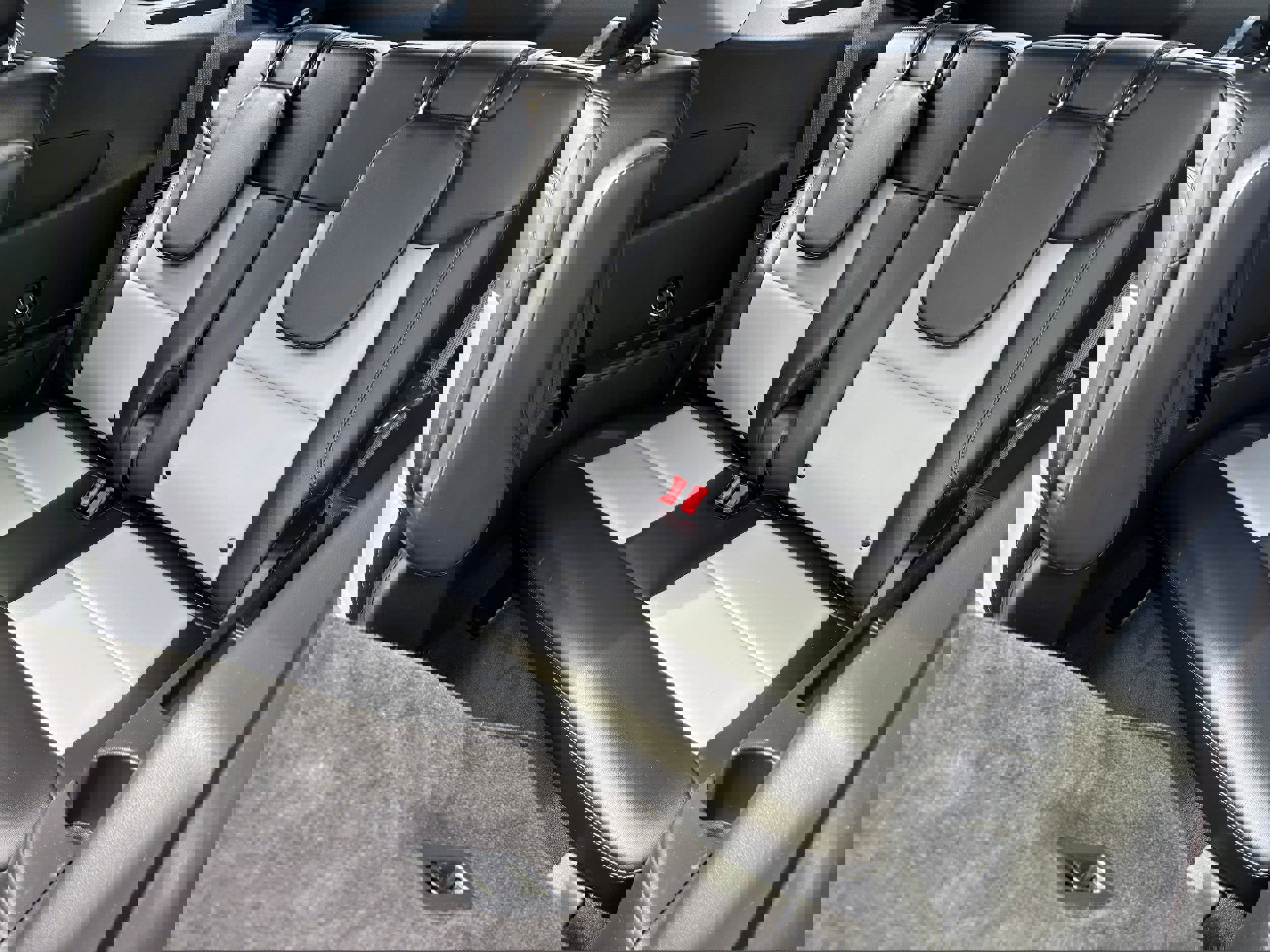 Used 2023 Ford Explorer XLT w/ Equipment Group 202A image 9