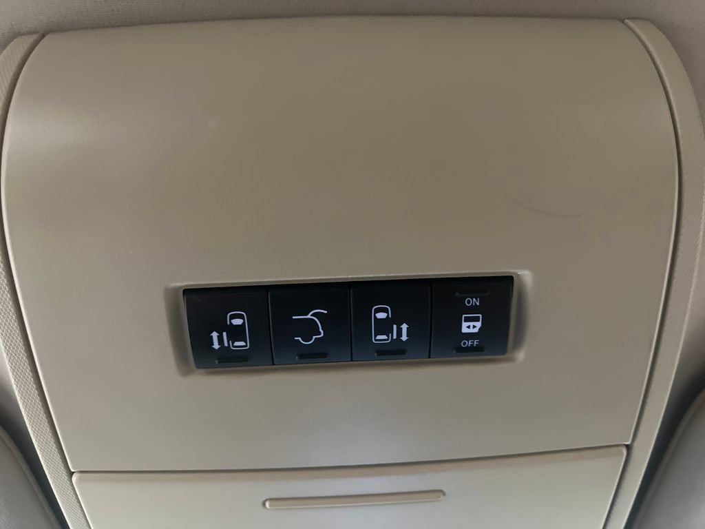 Used 2014 Chrysler Town & Country Touring-L w/ Driver Convenience Group FWD image 22