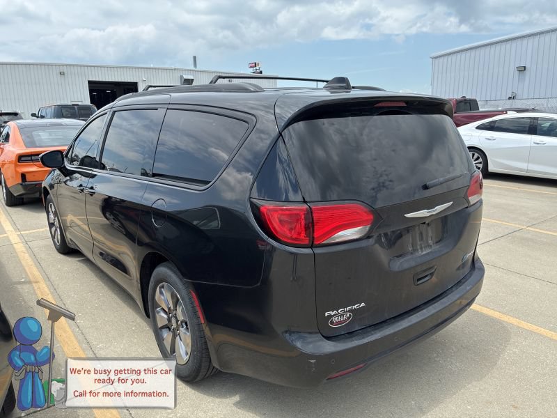 Used 2018 Chrysler Pacifica Touring-L FWD image 3