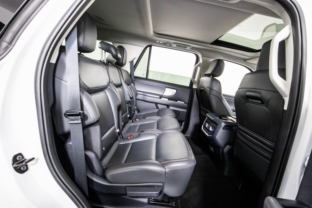 Used 2025 Ford Expedition Active image 11