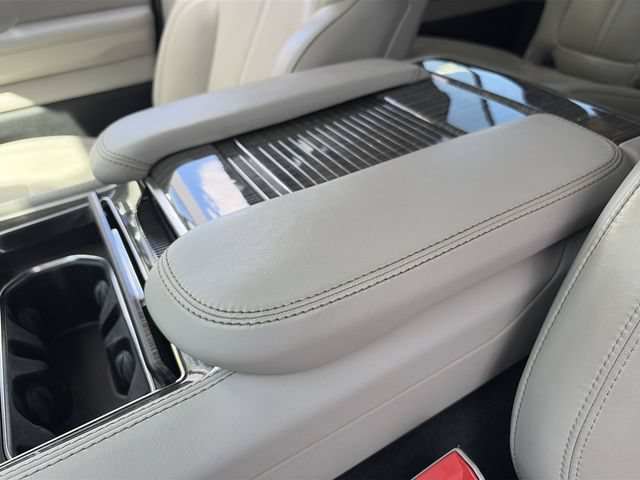 Used 2022 Jeep Wagoneer Series III w/ Premium Group I AWD/4WD image 30
