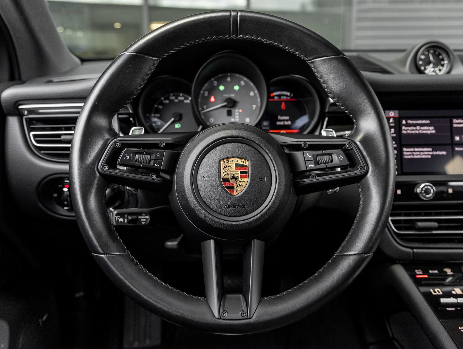 Certified 2024 Porsche Macan S AWD/4WD image 28