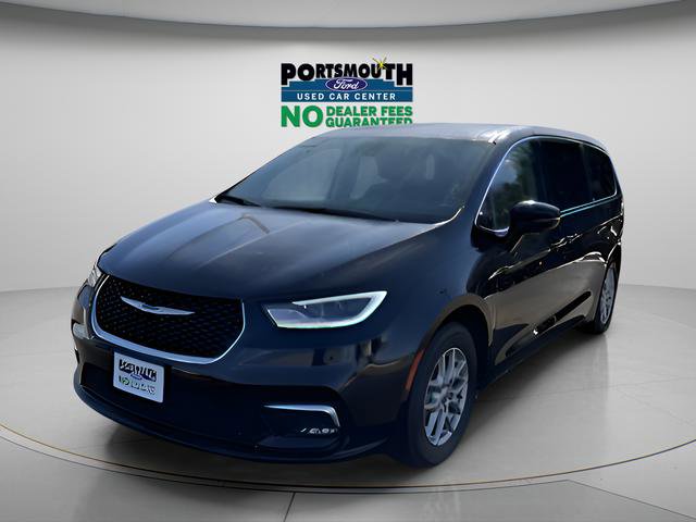 Used 2024 Chrysler Pacifica Touring-L image 16