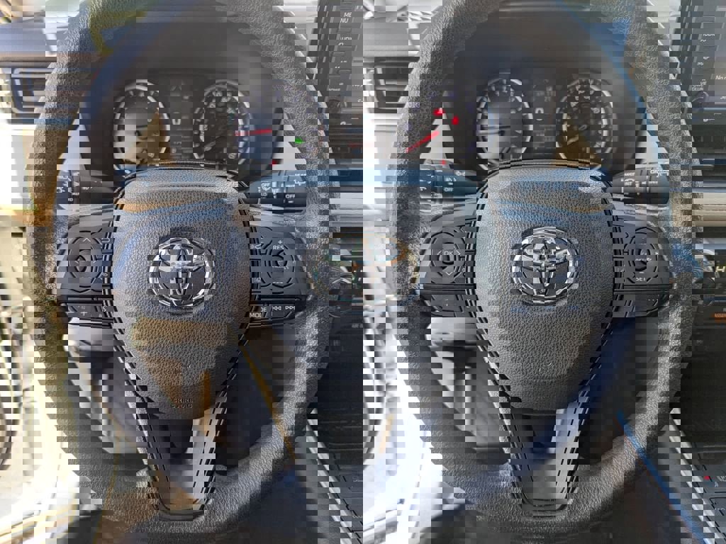 Used 2020 Toyota RAV4 XLE image 26