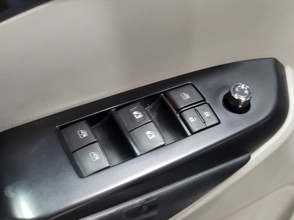 Used 2019 Toyota Highlander XLE image 27