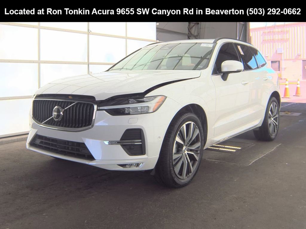 Used 2022 Volvo XC60 B5 Momentum w/ Advanced Package AWD/4WD image 3