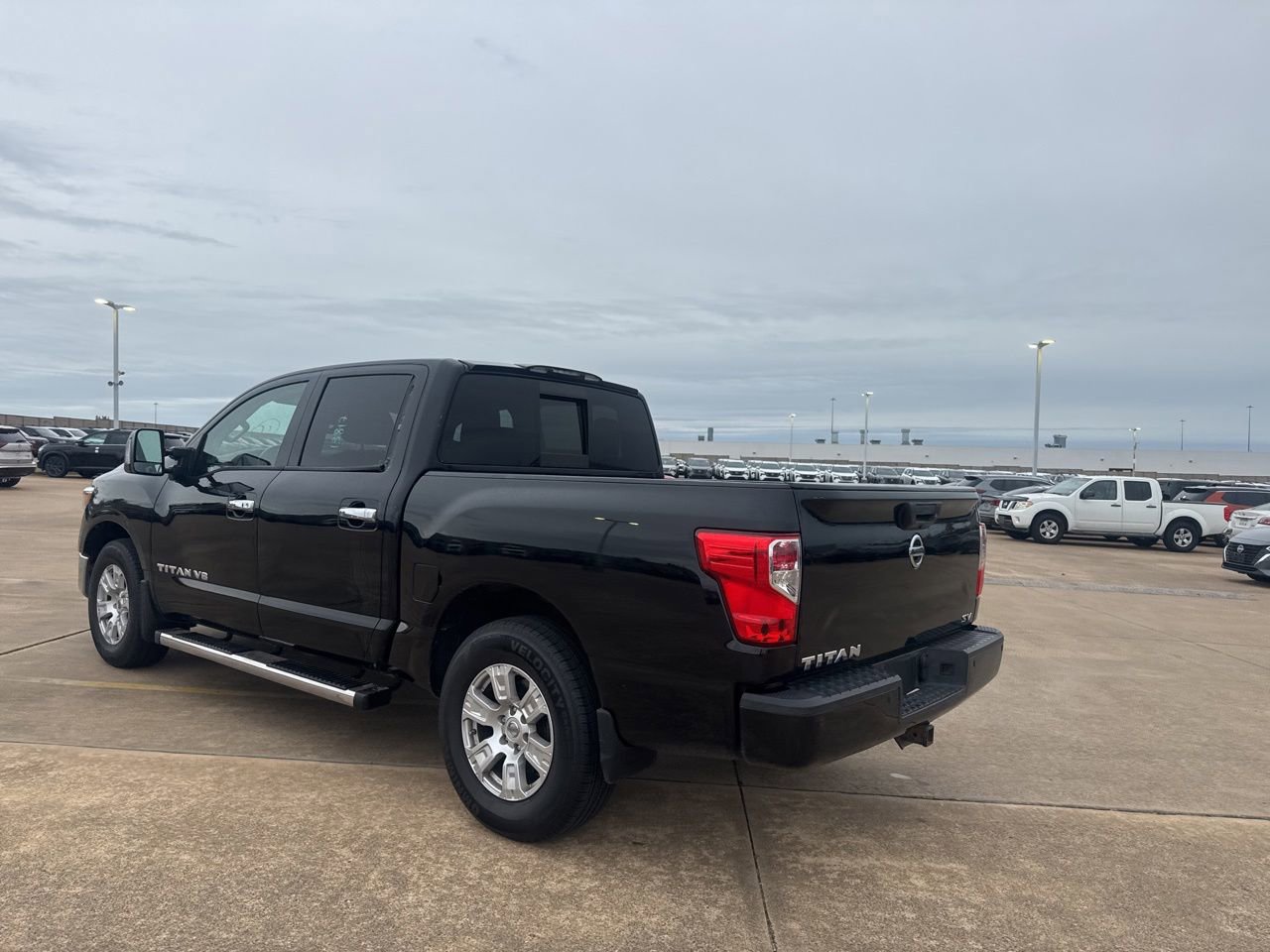 Used 2018 Nissan Titan SV w/ SV Convenience Package RWD image 17