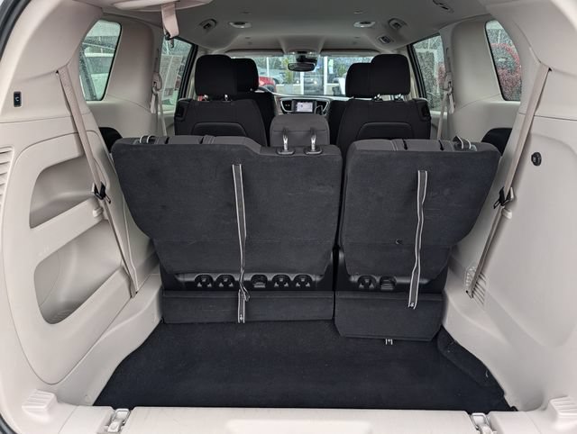 Used 2023 Chrysler Voyager LX FWD image 18