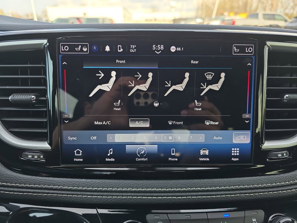 Used 2024 Chrysler Pacifica Touring FWD image 26