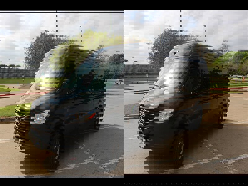 Used 2025 Mercedes-Benz Sprinter 2500 image 1