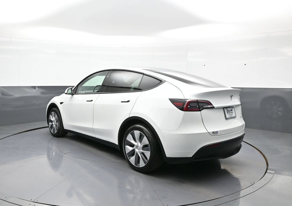 Used 2024 Tesla Model Y Long Range AWD/4WD image 8