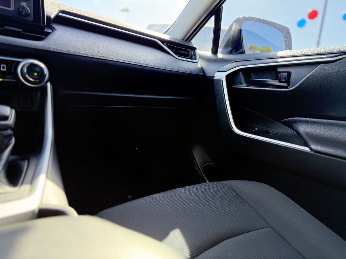 Used 2019 Toyota RAV4 LE image 21