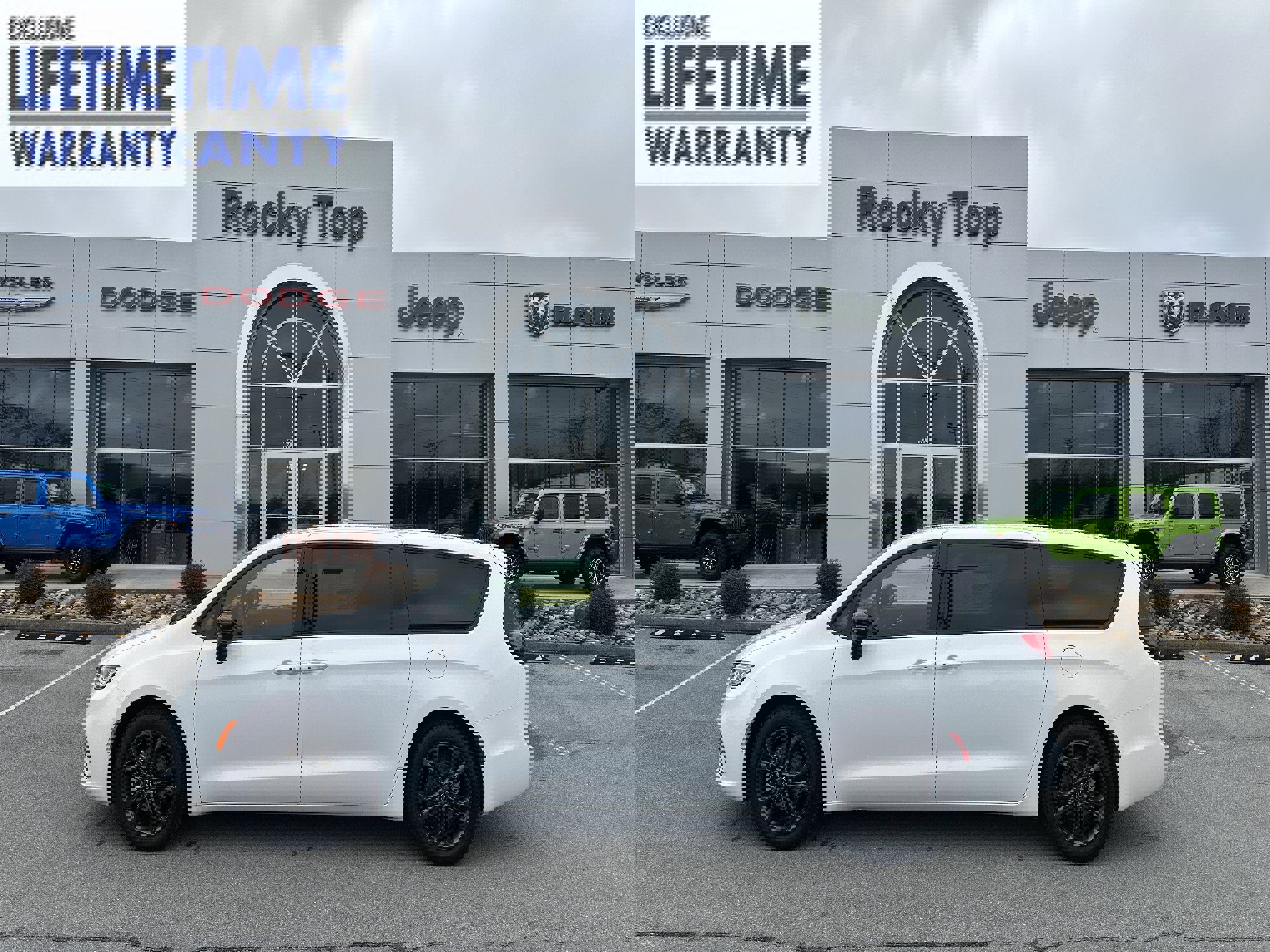 New 2026 Chrysler Pacifica Select image 1