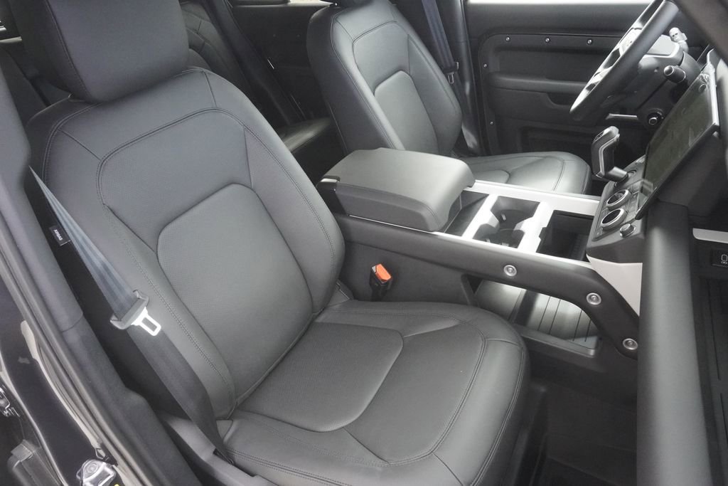 New 2026 Land Rover Defender 110 X-Dynamic SE image 24