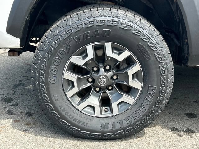 Used 2019 Toyota Tacoma TRD Off-Road AWD/4WD image 13