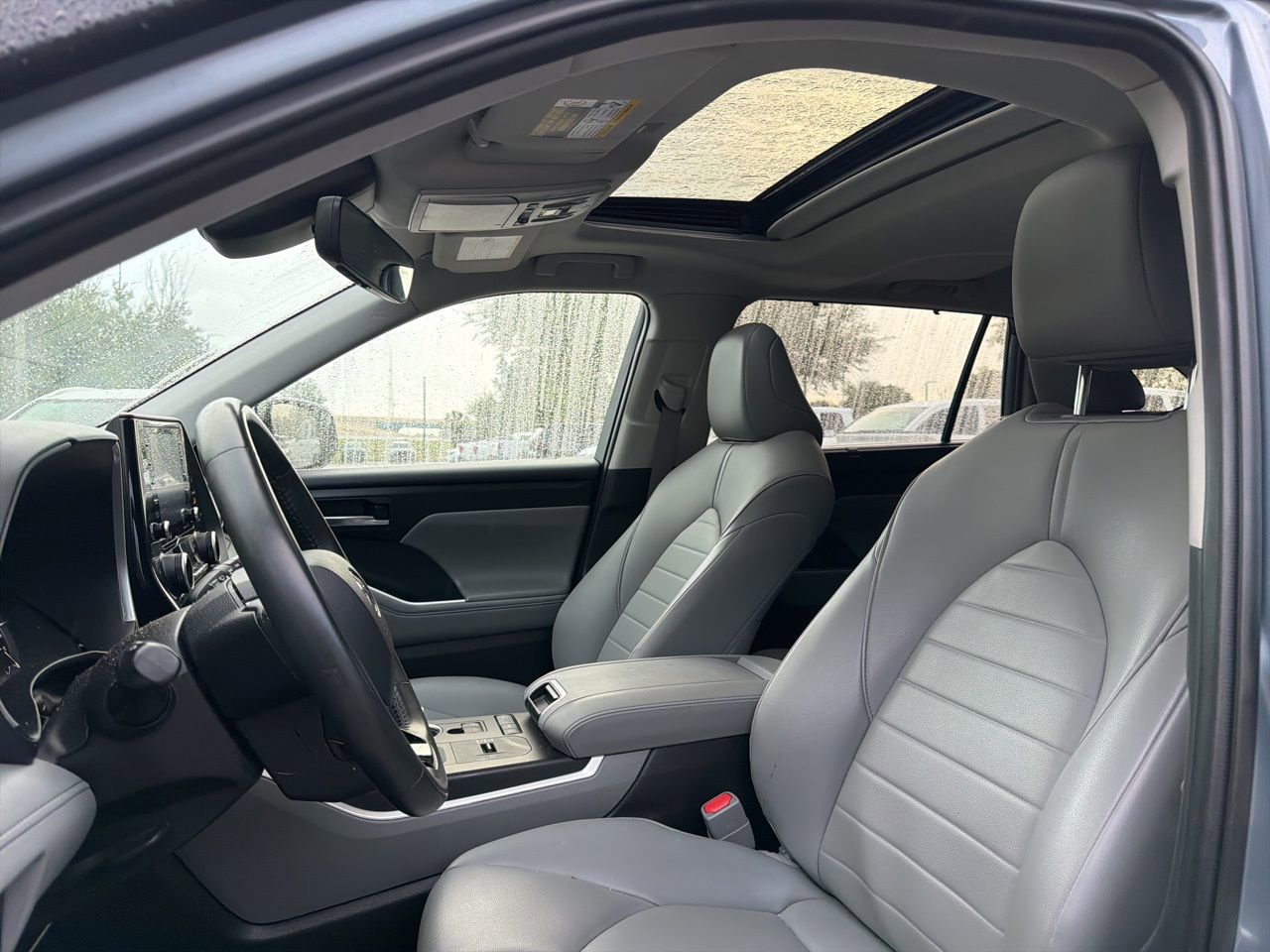 Used 2021 Toyota Highlander XLE FWD image 9