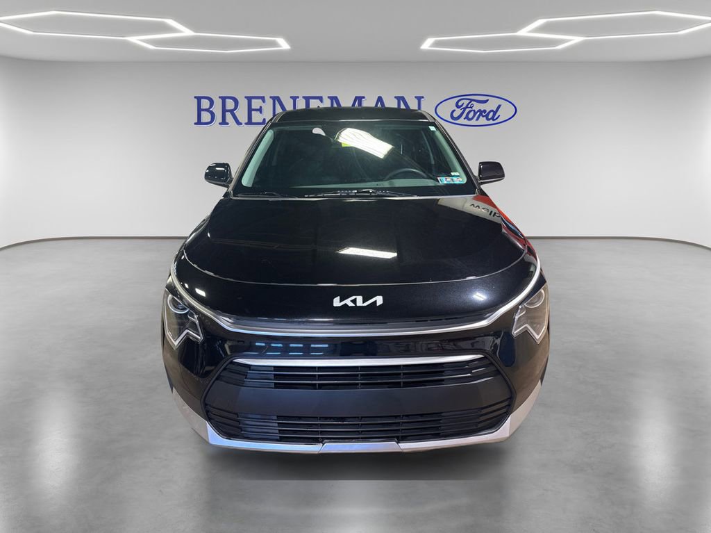 Used 2023 Kia Niro LX image 2