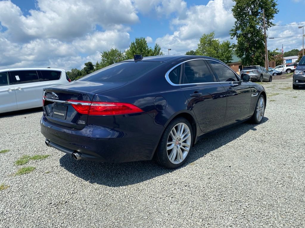 Used 2018 Jaguar XF Prestige image 3