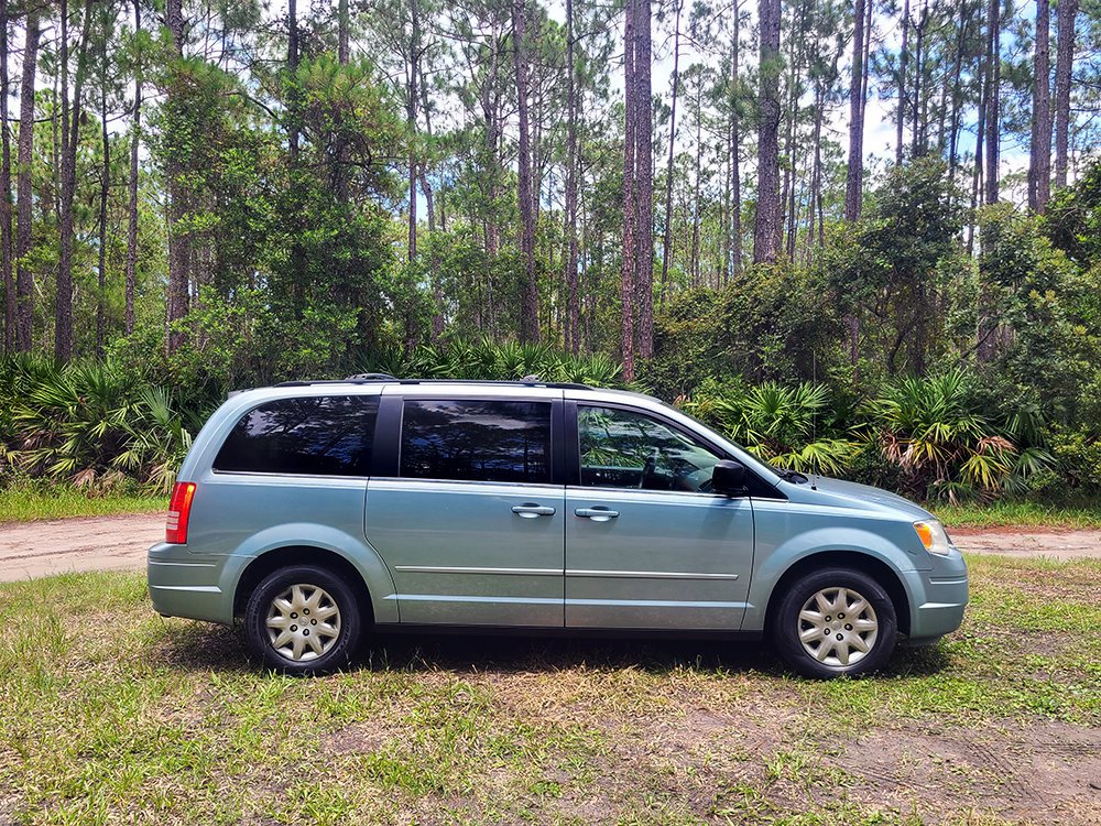 Used 2009 Chrysler Town & Country LX w/ Entertainment Group #1 image 8